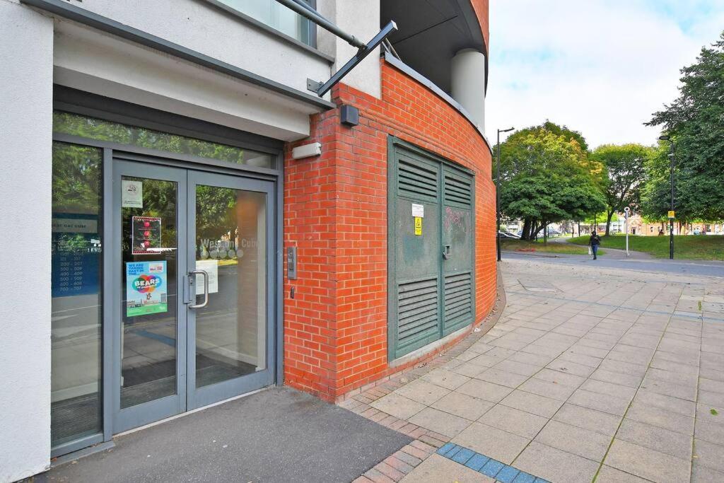 Perfectly Located City Centre Studio Apartment - West One With Free Wifi, Gym Access, Netflix Sheffield Exterior photo