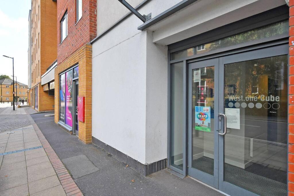 Perfectly Located City Centre Studio Apartment - West One With Free Wifi, Gym Access, Netflix Sheffield Exterior photo