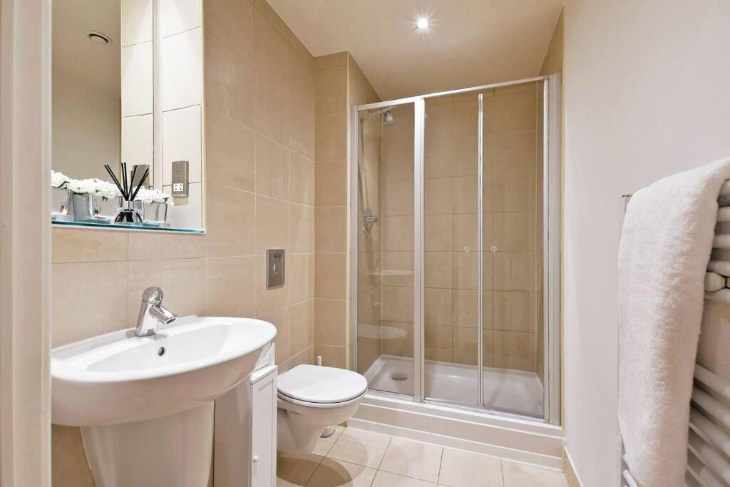 Perfectly Located City Centre Studio Apartment - West One With Free Wifi, Gym Access, Netflix Sheffield Exterior photo