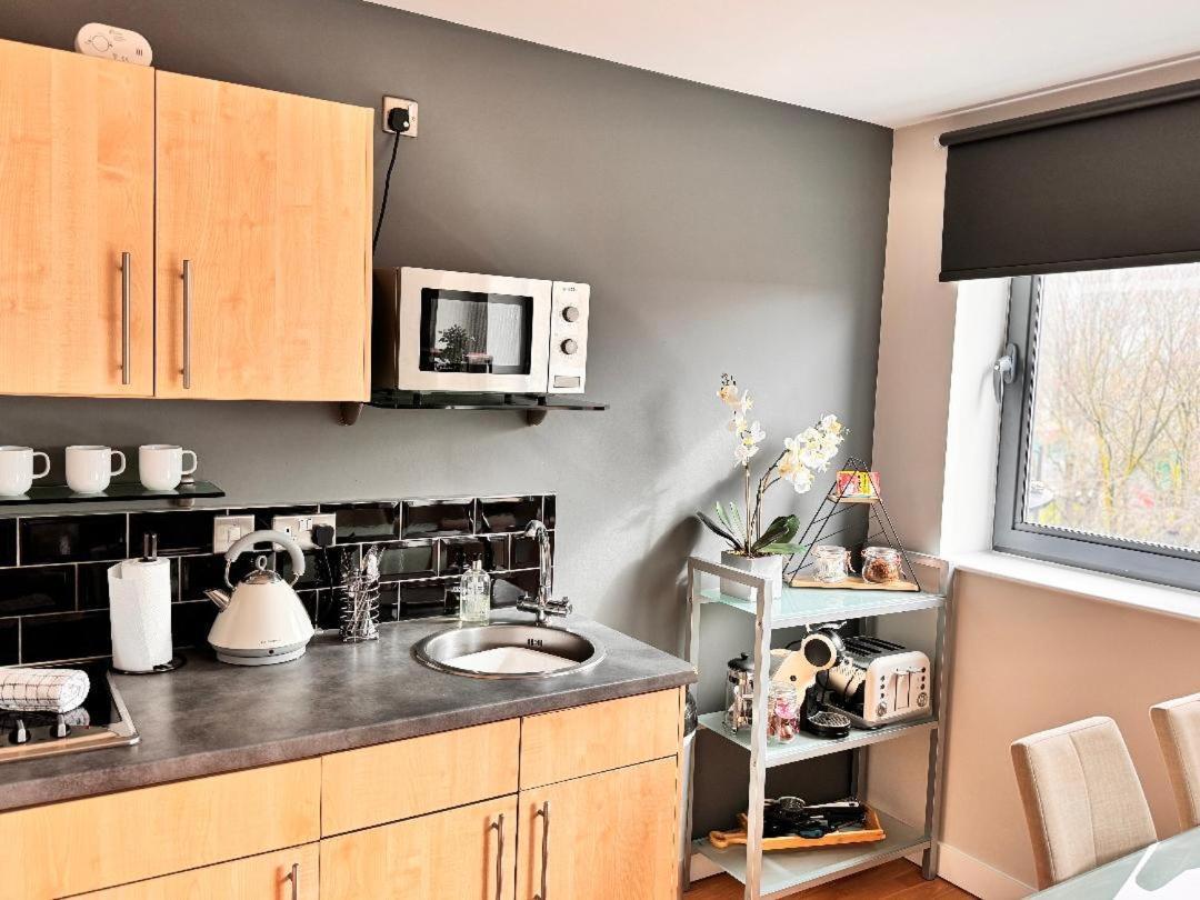 Perfectly Located City Centre Studio Apartment - West One With Free Wifi, Gym Access, Netflix Sheffield Exterior photo
