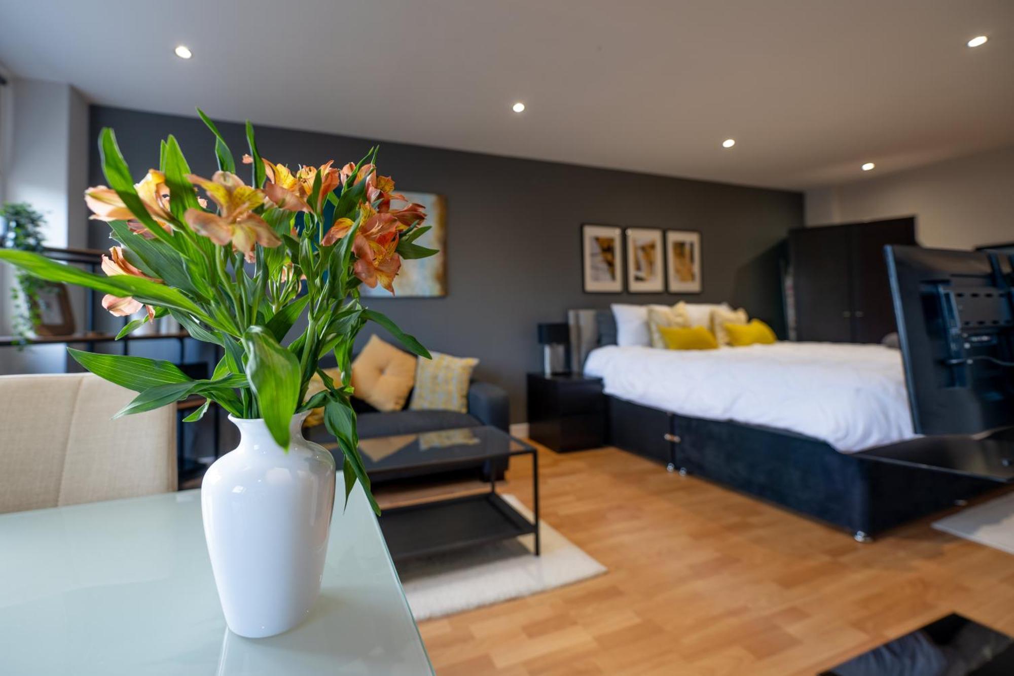 Perfectly Located City Centre Studio Apartment - West One With Free Wifi, Gym Access, Netflix Sheffield Exterior photo